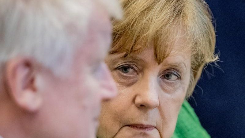 „Er ist mein Innenminister“: Merkel äußert sich zur Zukunft Seehofers