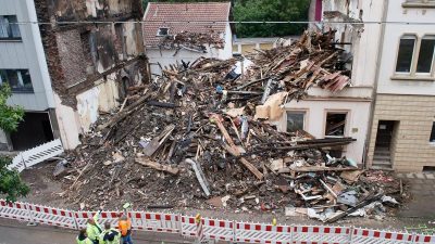 Nach Hausexplosion in Wuppertal ein Hausbewohner unter Verdacht