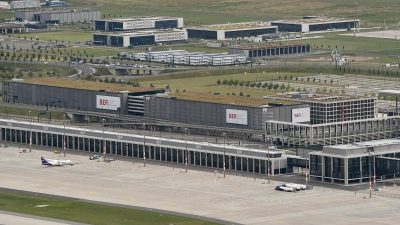 VW muss Autos ohne Zulassung auf BER-Flughafen abstellen
