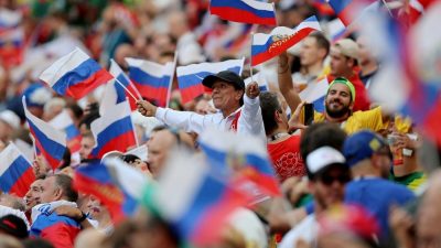 Tausende Fans feiern russisches Team nach WM-Aus