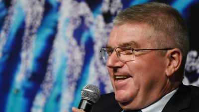 IOC-Präsident Bach besucht WM-Endspiel und trifft Putin