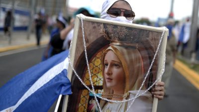 Nicaragua: Tausende Menschen demonstrieren für Kirchenvertreter