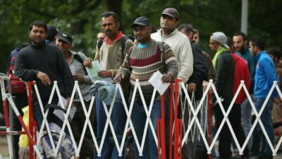 Aufenthaltsgesetz ausgehebelt: Abgelehnte Asylbewerber entgehen durch Umzug nach Berlin Abschiebung