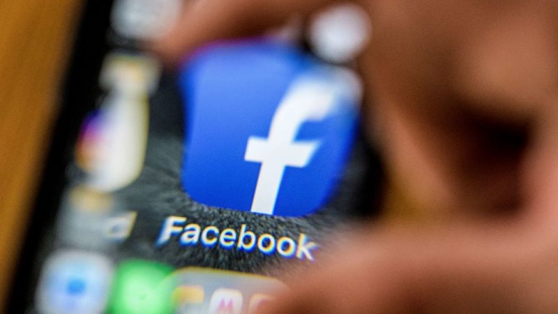 Facebooks Stern im Sinken?  – Investoren fordern Facebook-CEO Mark Zuckerberg zum  Rücktritt auf