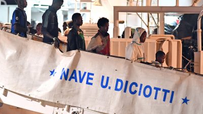 Migranten können Rettungsschiff „Diciotti“ verlassen