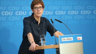 Streit in der CDU – Kritiker, die Merkels Rücktritt fordern, wurden zur Mäßigung aufgerufen
