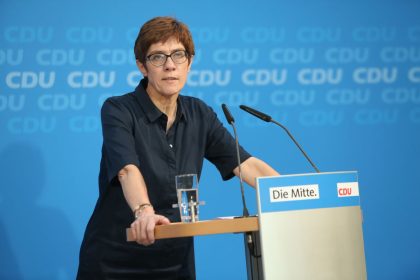 Streit in der CDU – Kritiker, die Merkels Rücktritt fordern, wurden zur Mäßigung aufgerufen