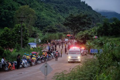 News aus der Höhle in Thailand: Vier Jungen gerettet! Rettungsarbeiten vorerst unterbrochen