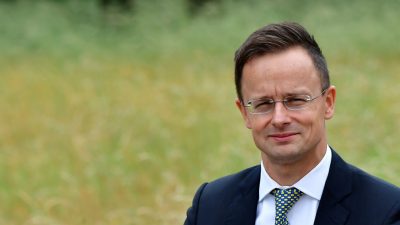 Ungarns Außenminister warnt: „Mit Timmermans käme Soros-Getreuer an die Spitze der EU-Kommission“