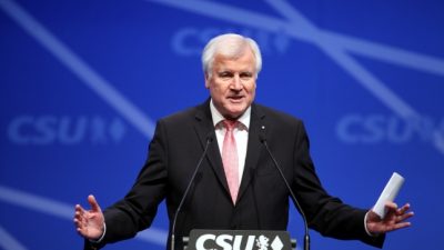 Seehofer kritisiert Verfassungsgerichtspräsident in Asyl-Debatte: Voßkuhle „sollte nicht Sprachpolizei sein“