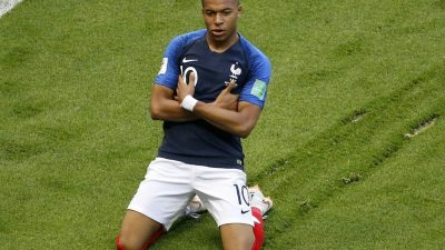Franzose Mbappe zum besten WM-Nachwuchspieler gewählt