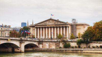 Frankreichs Regierung – Beide Misstrauensanträge wurden abgewiesen