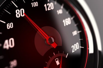 Regierung drosselt ab morgen wegen Hitze Tempo auf Autobahnen