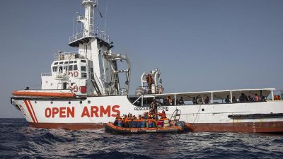 NGO-Schiff mit 60 Migranten an Bord in Barcelona angekommen