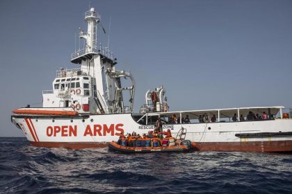 NGO-Schiff mit 60 Migranten an Bord in Barcelona angekommen