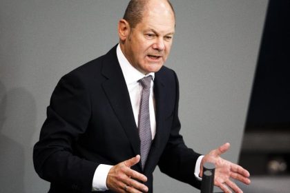 Vize-Kanzler Olaf Scholz und Ehefrau Britta Ernst wohnen bei einem Lobbyisten zur Miete