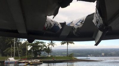 Hawaii bietet Touristen „Lava Tour“ an: Gesteinsbrocken fällt auf Boot – 23 Verletzte