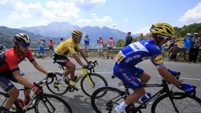 Alaphilippe gewinnt Bergetappe – Van Avermaet festigt Gelb