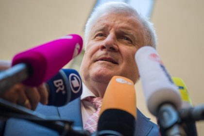 Seehofer stellt Verfassungsschutzbericht vor – Zahl der Islamisten in Deutschland erschreckend hoch