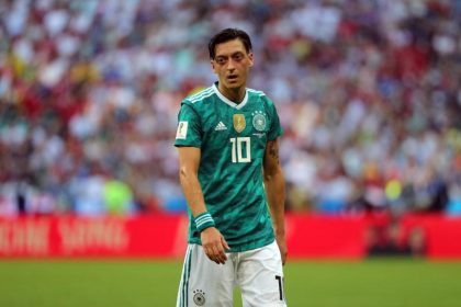 Wegen “Rassismus und der Respektlosigkeit”: Mesut Özil scheidet aus deutscher Fußball-Nationalmannschaft aus
