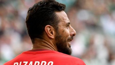 Claudio Pizarro kehrt überraschend zu Werder Bremen zurück