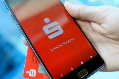 Das Smartphone als Geldbörse: Sparkassen starten Bezahldienst