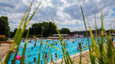 Essen: Gewaltausbruch im Schwimmbad, Oberbürgermeister entsetzt – Bademeister und Mädchen geschlagen