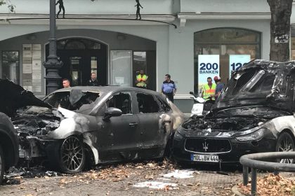 Berlin: Mehrere Autos nachts angezündet