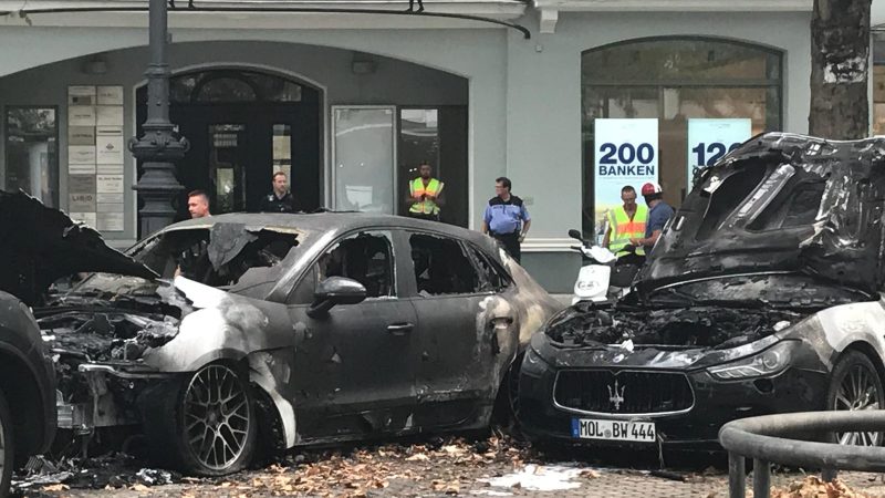 Berlin: Feuerwehr-Großeinsatz auf dem Ku’damm – mehrere Autos stehen in Flammen