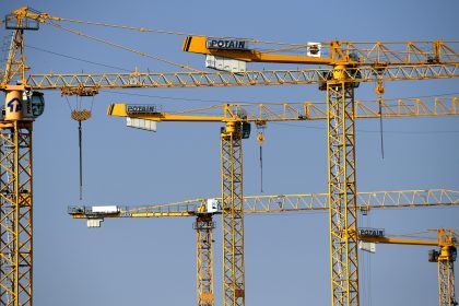 Hitzestau: Höhenretter seilen Kranführer aus Kabine ab