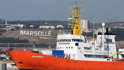 „Aquarius“ will mit 58 Migranten in Marseille anlegen