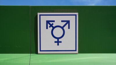 Intersexuelle-Witz: Lesben und Schwule in der Union fordern Entschuldigung von Kramp-Karrenbauer