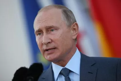 „Der Georgier war ein Bandit“: Putin droht Merkel deutsche Diplomaten auszuweisen