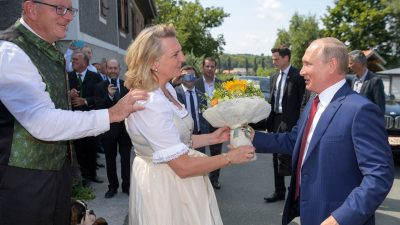 VIDEO: Wladimir Putin lobt die Braut Karin Kneissl – Ochsenhalter haben Humor