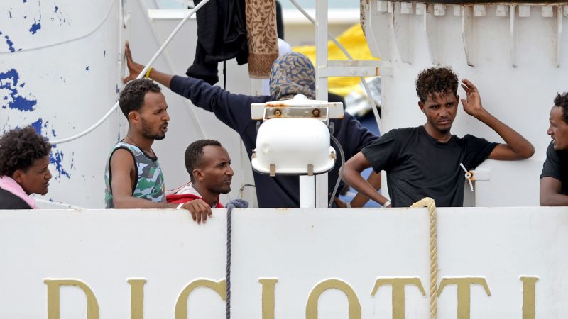 UN fordern Lösung für blockierte Migranten – Italiens Regierungschef nennt EU-Politiker Heuchler