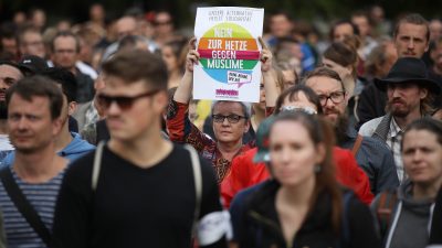 Tausende Menschen demonstrieren in Münster und Berlin gegen Fremdenhass und Gewalt