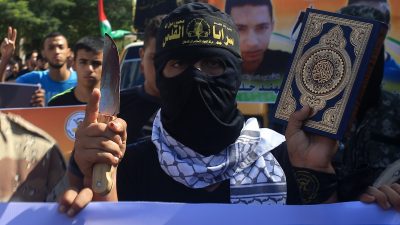 Palästinenser schießen auf israelische Zivilisten an Bushaltestelle – Schwangere schwer verletzt
