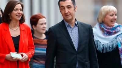 Özdemir zu ZDF-Pegida-Vorfall: Grundgesetz-Schützer haben bei Demos von Verfassungsfeinden nichts verloren