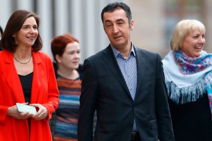 Özdemir zu ZDF-Pegida-Vorfall: Grundgesetz-Schützer haben bei Demos von Verfassungsfeinden nichts verloren