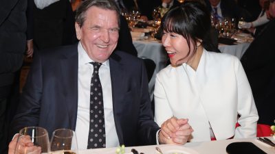 Altkanzler Schröder feiert Hochzeitsparty in Berlin – einige hochkarätige Gäste sind bekannt
