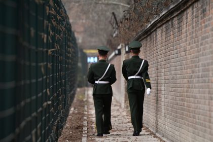 China: 80-jähriger Regierungskritiker während Live-Interviews von Polizei verschleppt