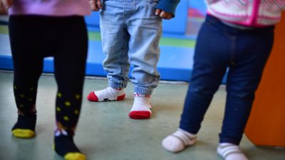 Politik kümmert sich aus Sicht der Deutschen zu wenig um Kinderarmut