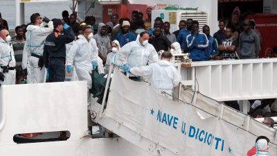 Kanzler Kurz will europäische Häfen für Schiffe mit Flüchtlingen und Migranten sperren