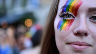 „Regenbogenkampf“ gegen Ungarns Regierung – 38 Botschafter kamen zur Unterstützung von Pride