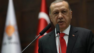 Präsident Erdogan einstimmig bei Parteitag wiedergewählt – Armee-Einsätze werden ausgedehnt