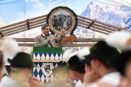 Söder-Auftritt abgebrochen: Morscher Ast fällt auf Gäste – elf Verletzte