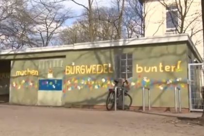 Prozess in Hannover: Syrischer “Musterflüchtling” (17) stach 24-jährige Verkäuferin in Burgwedel nieder