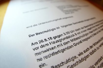 Anwalt nennt Medien bei Chemnitzer Haftbefehl-Leak “scheinheilig”: Die Presse besticht sogar Beamte, um an Akten zu gelangen
