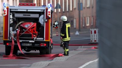20 Feuerwehrleute beim Brand einer Fabrik in Iserlohn verletzt