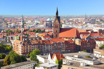 Hannover: Zwei Männer attackieren AfD-Abgeordnete an Infostand – Polizei ermittelt